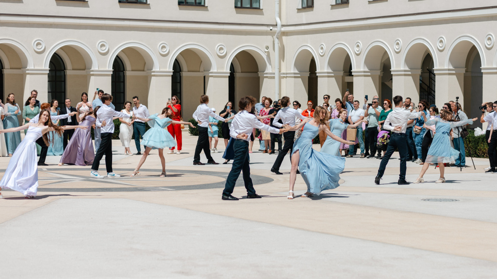 img-133.jpg img-133.jpg